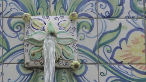 Tiled wall water feature close up. 스톡 동영상 172203625