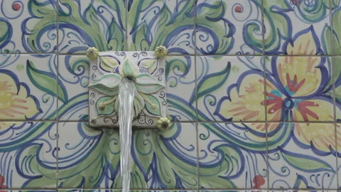 Tiled wall water feature 스톡 동영상 172203626