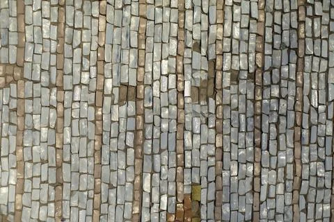 Tiles on wall. Mosaic tile. Pattern of shards of colored stone. Foto stock