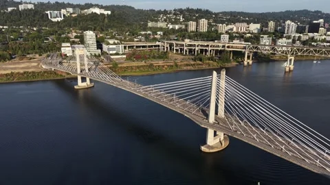Tilikum Crossing Bridge and Willamette River Aerial View in Portland, Oregon Vídeos de archivo 343683707