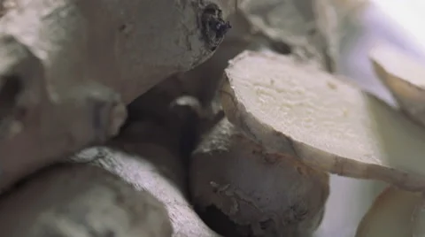 Tiliting macro shot of ginger root. Video stock 59961208