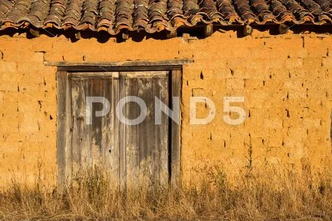 Tillage hut - caseta de aperos de labranza Stock Photos
