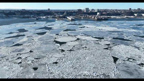 Tilt Up Aerial Over Broken Ice Pans To New Jersey Bank Of Frozen Hudson Vídeo Stock 342647196
