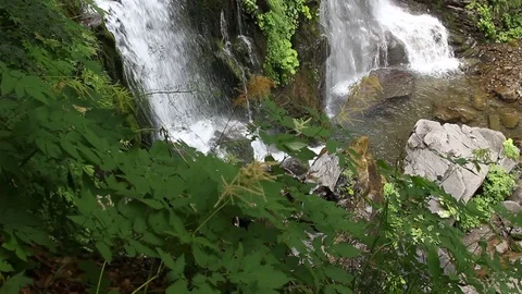 Tilt of a beautiful waterfall in the mountains Video stock 99314512
