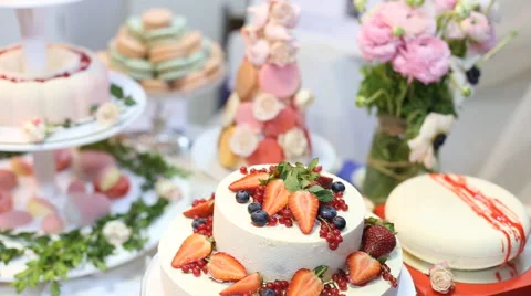 Tilt up of a beautiful wedding cake Stock Footage 60914252