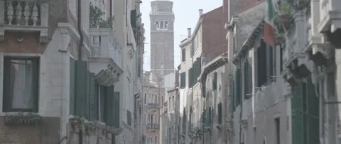 Tilt of a bell tower in venice Stock-Footage 170081548