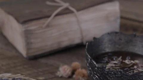 Tilt up on a close-up of a witch's brew and spell book. 스톡 동영상 88603944