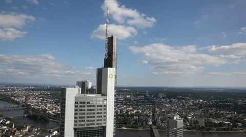 Tilt of the Commerzbank tower Stock-Footage 11660212