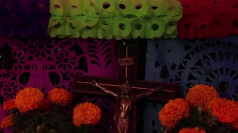 Tilt of a cross. Day of the Dead- Vídeos de archivo 170514334