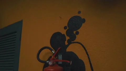 Tilt Diver painting Stock Footage 151046953