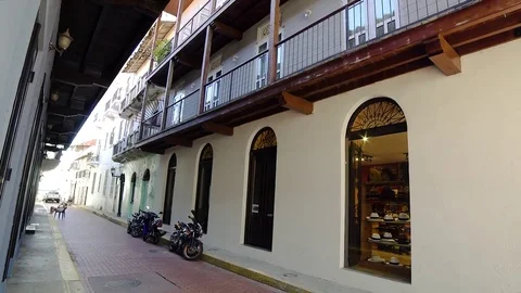 Tilt down on a colonial style building in Panama Видео 81185599
