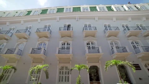 Tilt down on a colonial style facade in Panama Видео 81185579