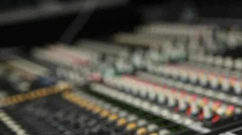 Tilt down main audio console Vídeos de archivo 10688633