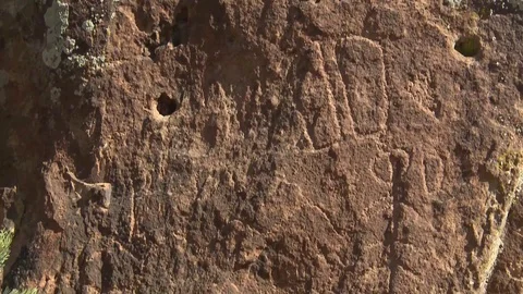 Tilt Down Petroglyph 스톡 동영상 90919204