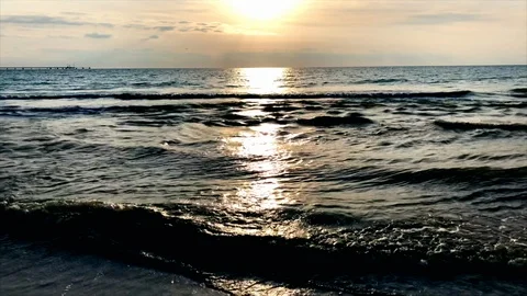 Tilt down shot of sea Wave moving away from the beach in slow motion Vídeo Stock 114885151
