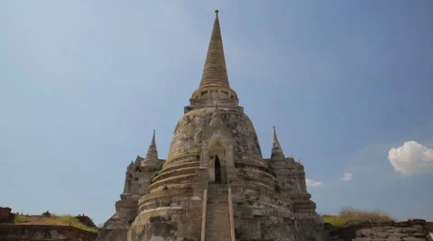 Tilt down shot of Wat Phra Si Sanphet temple in Ayutthaya Historical Park Stock Footage 65711934