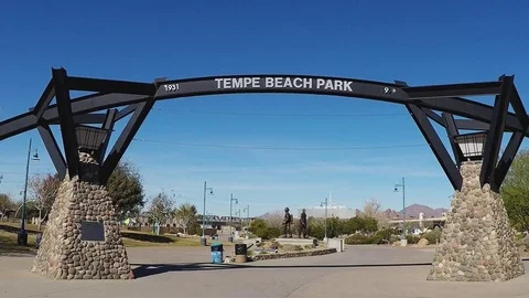 Tilt Down Tempe Beach Park Sign to Grounds Tempe Arizona Vidéo 72326618