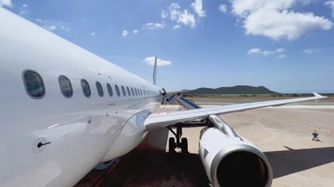 Tilt down view from front door of airplane at Ibiza airport Vídeos de archivo 277515795