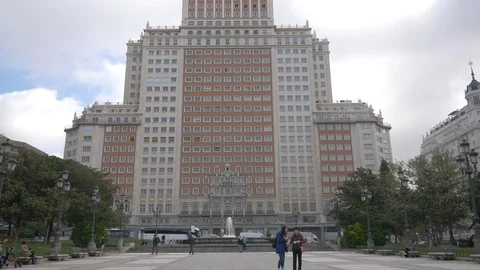 Tilt up of Edificio Espana in Madrid Vidéo 87403328