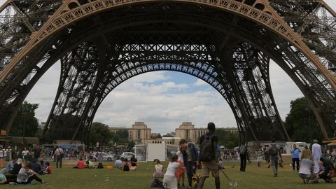 Tilt up of the Eiffel Tower on a cloudy day Stock Footage 87892784