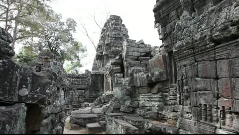 Tilt up of inside Banteay Kdei Stock Footage 10756367