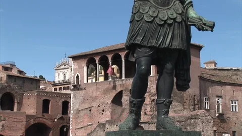 A Tilt Up of Julius Caesar Statue In Rome 스톡 동영상 101682593