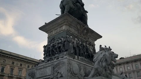 Tilt up real time medium shot of the equestrian statue of Victor Emmanuel II. Stock Footage 122287712