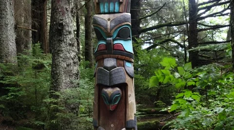 Tilt, Second Twin totem pole, sitka national historical park, sitka, alaska Stock Footage 41212152