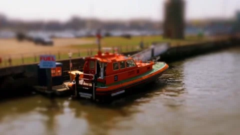Tilt Shift Effect on Docked Boat at Royal Quays Marina Video stock 132133021