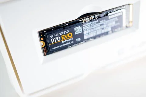 Tilt-shift focus lens effect voer new NVME disk from Samsung SSD 970 Evo V-Nand Foto stock