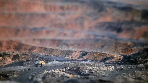 Tilt-shift open coal pit 스톡 동영상 122074527