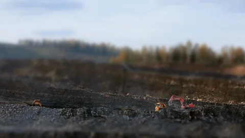 Tilt-shift Panorama tipper goes to the excavator Stockbeeldmateriaal 122073436