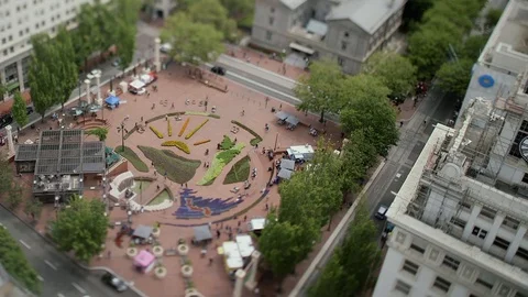 Tilt Shift Time Lapse View of Downtown Portland City During Festival of Flowers Vídeo Stock 128458164