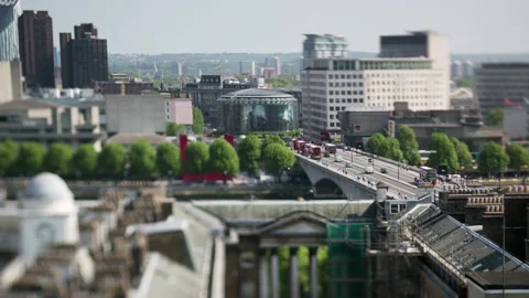Tilt shift timelapse of traffic on bridge, London, England Video stock 132925926