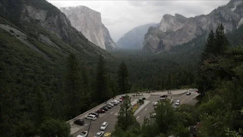 Tilt-shift of Tunnel View overlook in Yosemite busy with tourists time-lapse Stock Footage 134577500