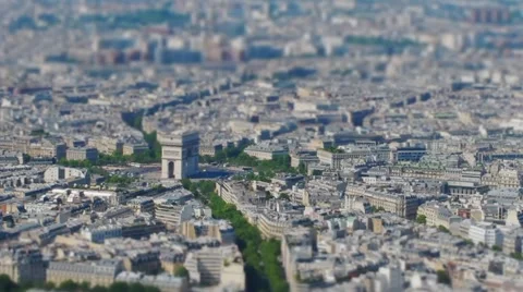 Tilt-shift of vehicles circling the Arc de Triomphe Stock Footage 60589089