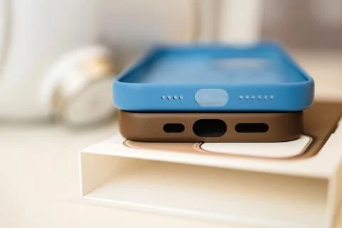 Tilt-Shift View: Silicone vs Woven Case for iPhone 15 Pro Max 写真素材