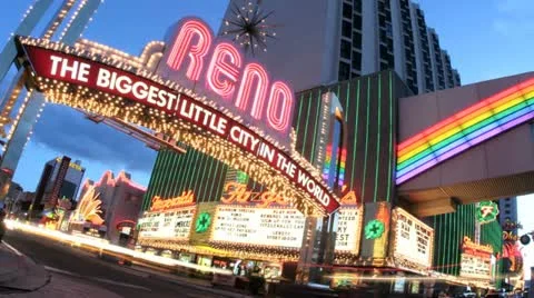 Tilt shot of accelerated traffic passing under a welcome sign for Reno, Nevada, Stockbeeldmateriaal 11519636
