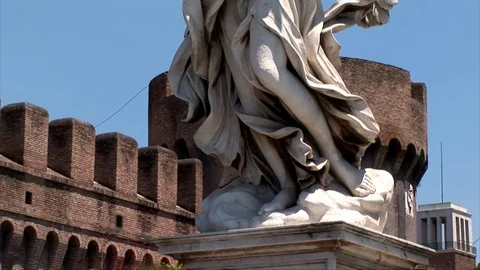 A tilt up of a statue in the bridge of Castle Sant Angelo. 스톡 동영상 101962272