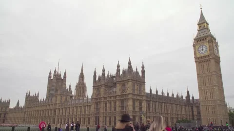 Tilt to Union flag half mast in London Queen Elizabeth II funeral, London, UK Vídeos de archivo 211650245