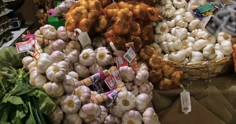 Tilt up view of a display of different variety of organic garlic Stock Footage 69240848