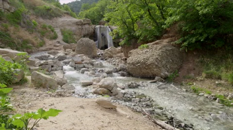 Tilt up on Waterfall Stock-Footage 43400386