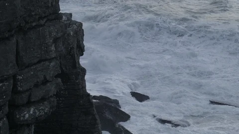 Tilt up of waves crashing on cliff 스톡 동영상 86618752