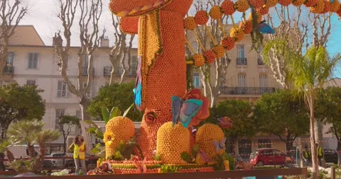 Tilted up shot of the unique and famous Fete du Citron parrot sculpture Stockbeeldmateriaal 331079141