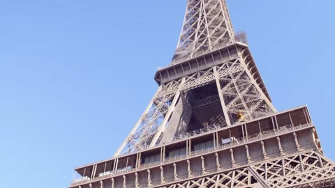 Tilting up the Eiffel tower Stock Footage 182860801