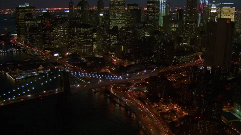 Tilting up to lower Manhattan a dusk over Manhattan Bridge Stock Footage 135949344