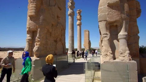 Tilting up | Persepolis Gate of All Nations | Ancient ruins of Persepolis Video stock 123112842