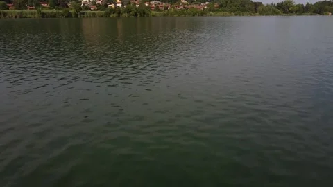 A tilting shot of Lake Como Stockbeeldmateriaal 308413569