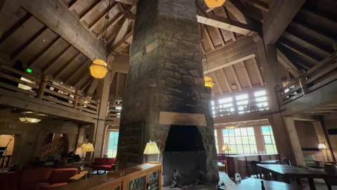 Timberline Lodge interior tilt-down shot of wood beams, stone chimney and lobby Vidéo 344993044