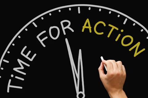 Time For Action Clock Concept On Blackboard Stockfoto's
